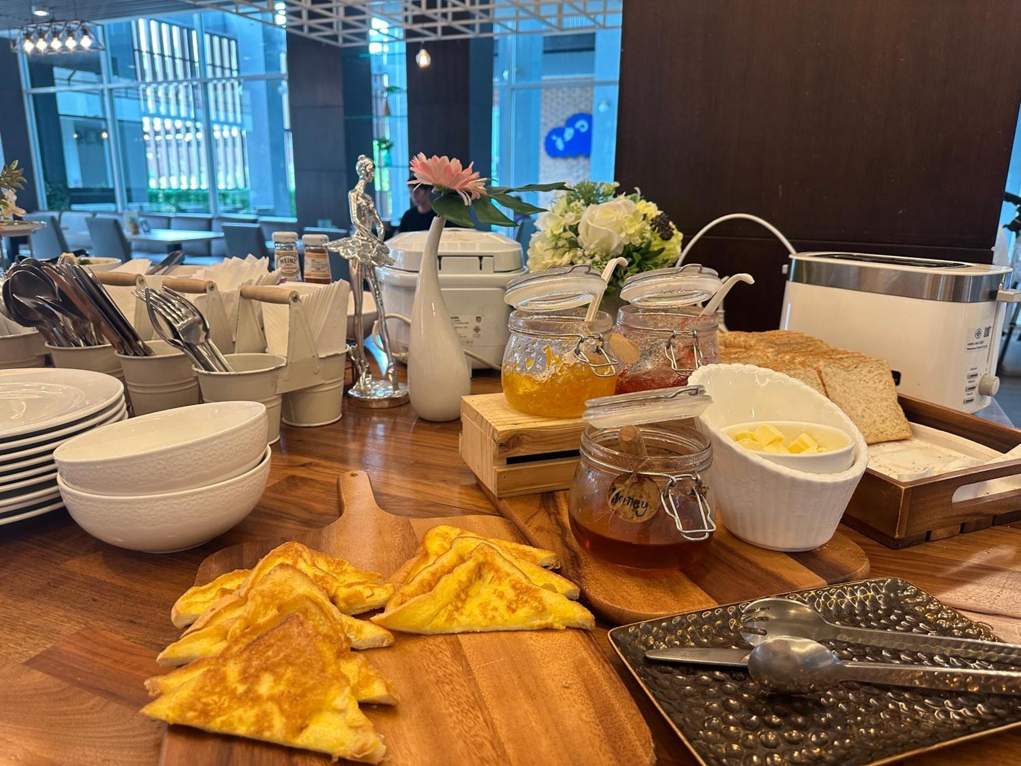 Kokotel Bangkok Dheva Thonglor Bagian luar foto