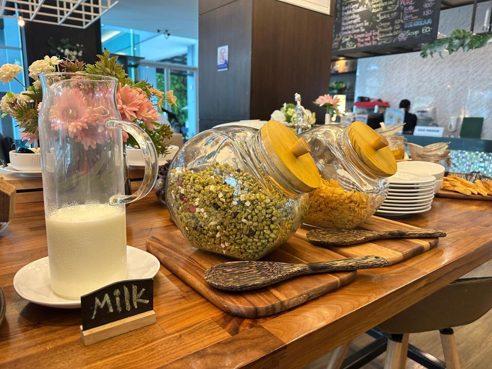Kokotel Bangkok Dheva Thonglor Bagian luar foto